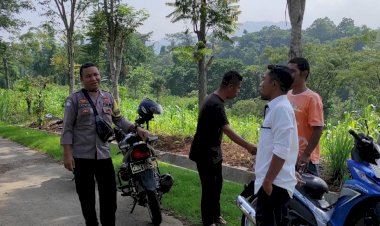 Bhabinkamtibmas-BRIPKA-Adrianus-G-Suman-Sambangi-Dusun-Tebok,-Desa-Golo-Cador-Kec-Wae-Ri'i-Kabupaten-Manggarai