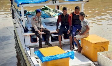 Satuan-Polair-Polres-Manggarai-Sambangi-Nelayan-di-Wae-Pesi-untuk-Tingkatkan-Keselamatan-dan-Keamanan