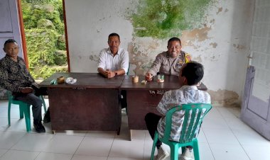 Giat-Bhabinkamtibmas-dalam-Koordinasi-Kamtibmas-dan-Himbauan-di-Desa-Dimpong
