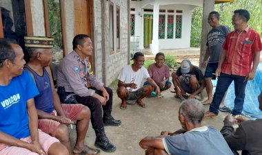 Bhabinkamtibmas-:-Sosialisasi-Pencegahan-TPPO,-Bencana-Alam,-HPR,-Kenakalan-Remaja,-dan-Himbauan-Pemilu-Damai-2024-di-Kampung-Poka,-Desa-Benteng-Tubi