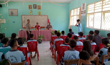 POLICE-GOES-TO-SCHOOL:-Sat-Lantas-Polres-Manggarai-Meningkatkan-Kesadaran-Berlalu-Lintas-di-SMPN-06-Langke-Rembong