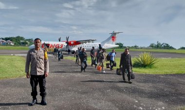 Pengamanan-Pesawat-Penumpang-oleh-Pospol-KP3-Udara-Frans-Sales-Lega-Ruteng