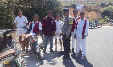 AIPDA-Emilius-Johan,-Bhabinkamtibmas-Desa-Nao,-Kecamatan-Satar-Mese-Utara,-Gencar-Lakukan-Pencegahan-Kenakalan-Remaja-dan-Edukasi-Ketertiban-Lalu-Lintas