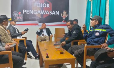 Bhabinkamtibmas-Kecamatan-Lelak,-Aipda-Andreas-Korsini-Ta,-Lakukan-Patroli-Dialogis-di-Sekretariat-Panwascam-Lelak