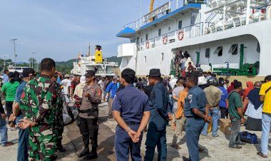PENGAMANAN-KAPAL-PENUMPANG-DI-PELABUHAN-LAUT-REO-OLEH-KP3-LAUT-REO