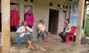 Bhabinkamtibmas-Res.-Manggarai-Brigpol-Bonaventura-Laba-Sambangi-Warga-Kec.-Cibal-Barat