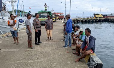 Pengamanan-Aktifitas-Bongkar-Muat-di-Pelabuhan-Laut-Kelas-II-Reo-Berjalan-Lancar