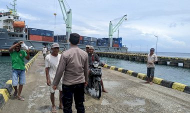 Pengamanan-Aktivitas-Bongkar-Muat-di-Pelabuhan-Laut-Kelas-II-Reo-Berjalan-Lancar