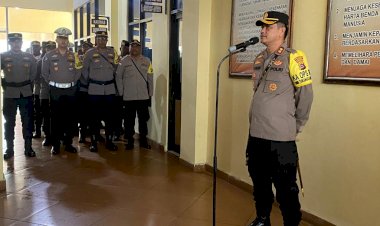 Kapolres-Manggarai-Pimpin-Apel-Pagi-dan-Berikan-Arahan-untuk-Pengamanan-Kampanye-Capres