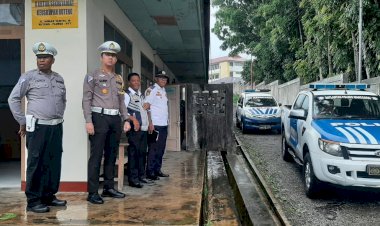 Sat.-Lantas-Polres-Manggarai-lakukan-Pengecekan-Rolakir-dalam-rangka-Pengamanan-Rapat-Umum-Capres-No.-Urut-3-di-Kabupaten-Manggarai