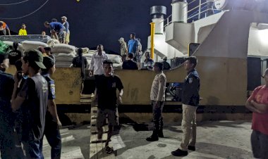 KP3-laut-Reo-Lakukan-Kegiatan-Pengamanan-Kapal-Penumpang-KM.MALOLI-di-Pelabuhan-Laut-Reo