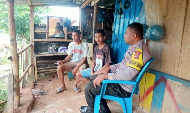 Brigpol-Agustinus-Yarten-Himbau-Warga-Compang-Cibal-Menjelang-Pemilu-dan-Musim-Hujan