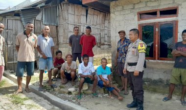 Aipda-Kornelius-Jemarus-Himbau-Warga-di-Kampung-Rongkam,-Desa-Bangka-Ruang-untuk-Cegah-Tindak-Pidana-dan-Jaga-Kamtibmas-Selama-Pemilu-Damai-2024