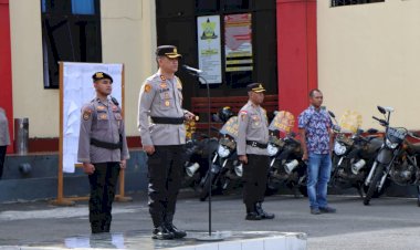 Kapolres-Manggarai-Pimpin-Apel-Pergeseran-Pasukan-Pengamanan-Tps-Pemilu-2024-Pada-Operasi-Mantap-Brata-Turangga-2023-2024-di-Wilayah-Hukum-Polres-Manggarai