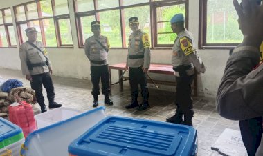 Operasi-Mantap-Brata:-Kapolres-Manggarai-Pengecekan-Pendropingan-Logistik-Pemilu-2024-dan-Personil-Pengamanan-TPS-di-PPK-Cibal