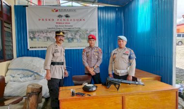Operasi-Mantap-Brata:-Pengecekan-Personel-Pengamanan-di-Bawaslu-Kabupaten-Manggarai-Menunjukkan-Kesiapan-Maksimal