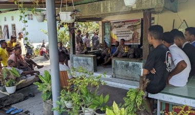 Gelar-Jumat-Curhat:-Kapolsek-Reo-Tanggapi-Keluhan-Masyarakat