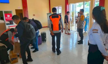KP3-Udara-:-Pengamanan-Pesawat-Penumpang-di-Bandara-Frans-Sales-Lega-Ruteng