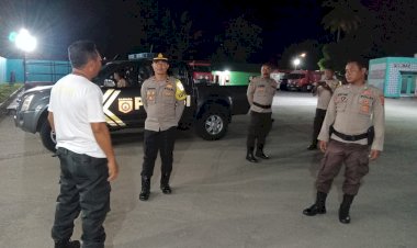 Kapolsek-Reo-Pimpin-Patroli-Rutin-Malam-Hari,-Pastikan-Situasi-Wilayah-Terpantau-Aman