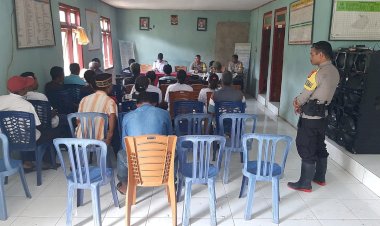 Kapolsek-Reo-Pimpin-Jumat-Curhat-Polsek-Reo:-Masyarakat-Antusias-Sampaikan-Keluhan-dan-Terima-Himbauan-Kamtibmas