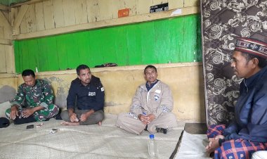 Bhabinkamtibmas-patrol-dan-sambang-di-Desa-Pong-Lengor,-Kecamatan-Rahong-Utara