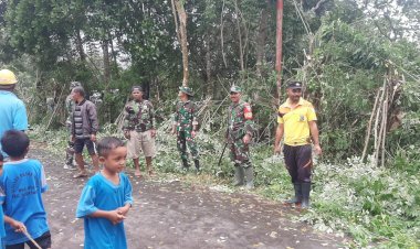 Bripka-Stanislaus-K.Tandi-Ajak-Warga-Bersihkan-Lingkungan-di-Kecamatan-Reok-Barat