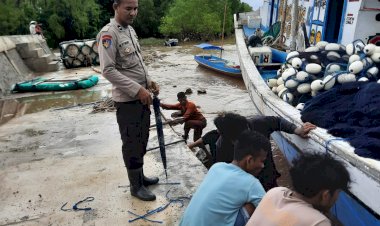 Patroli-Sat-Polairud-Polres-Manggarai-Himbau-Warga-dan-Nelayan-Pesisir-Sungai-untuk-Waspada-Terhadap-Cuaca-Ekstrem