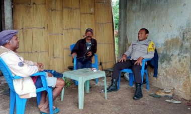 BRIPKA-FRANSISKUS-X.N.-JANGGUR-Sambangi-Warga-Kecamatan-Ruteng-untuk-Berikan-Himbauan-Kamtibmas