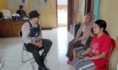 Bripka-Adrianus-G-Suman:-Menggelar-Patroli-Kamtibmas-di-Wae-Ri'i