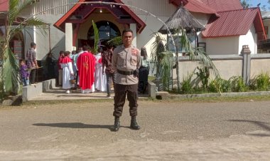 Personel-Polsek-Cibal-Lakukan-Pengamanan--Perayaan-Misa-Minggu-Palma