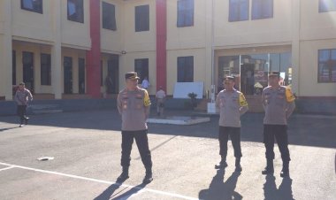 Kapolres-Manggarai-Pimpin-Apel-Pengecekan-Personil-dalam-Operasi-Samana-Santa-Turangga-–-2024