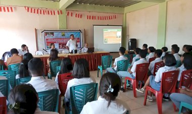 Polres-Manggarai-Lakukan-Sosialisasi-Bahaya-TPPO-dan-Narkoba-di-SMKN-1-Wae-Ri’i
