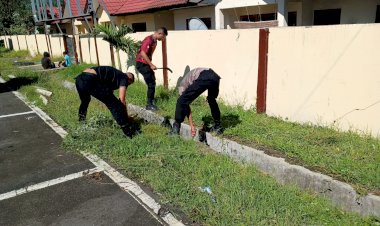 Sabtu-Bersih-:-Personel-Bintara-Polri-Remaja-Polres-Manggarai-Laksanakan-Korvei-dan-Bersihkan-Lingkungan-Mako-Polres.
