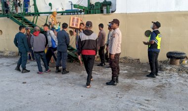 KP3-Laut-Reo-:-Pengamanan-Kapal-Penumpang-KM.SABUK-NUSANTARA-49-Tiba-di-Pelabuhan-Laut-Reo