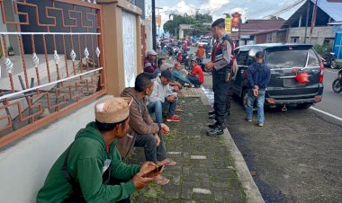 Harkamtibmas-:-Satuan-Samapta-Polres-Manggarai-Lakukan-Patroli-Dialogis-di-Ruteng