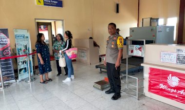 KP3-Udara-:-Giat-Pengamanan-Pesawat-di-Bandara-Frans-Sales-Lega-Ruteng-Berlangsung-Lancar