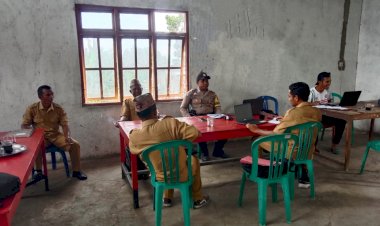 Bhabinkamtibmas,-Bripka-ARSEL-LIUNIMA-Sosialisasikan-Kamtibmas-di-Desa-Satar-Luju