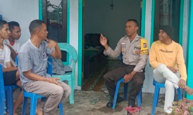 Bripka-Matheus-Maju,-Bhabinkamtibmas-Langke-Rembong,-Sosialisasikan-Tindakan-Preventif-kepada-Warga