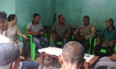 Bhabinkamtibmas-Bripka-ARSEL-LIUNIMA-Sambangi-Warga-Binaan-di-Desa-Satar-Luju