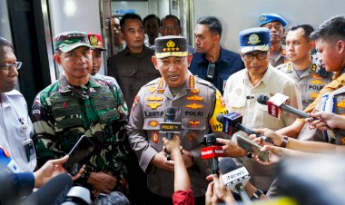 Kapolri-Pastikan-Pemudik-Terlayani-dengan-Baik-Saat-Tinjau-Stasiun-Pasar-Senen