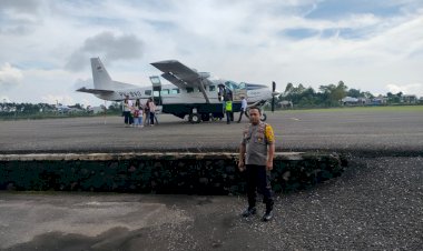 Pengamanan-Pesawat-di-Bandara-Frans-Sales-Lega-Ruteng-Berlangsung-Lancar