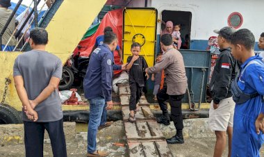 KP3-Laut-:-Pengamanan-Kapal-Penumpang-di-Pelabuhan-Laut-Reo-Memastikan-Keselamatan-Perjalanan