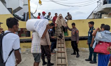 Jamin-Keamanan-dan-Kelancaran-Transportasi-Laut,-KP3-Laut-Pelabuhan-Reo-Menyelenggarakan-Pengamanan-Kapal-Penumpang-KM.-Maloli