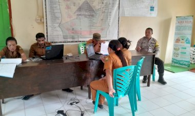 Bhabinkamtibmas-Patroli-dan-Sambang,-Berikan-Edukasi-Kamtibmas-di-Desa-Buar