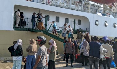KP3-Laut-Lakukan-Pengamanan-Kapal-Penumpang-KM.-SABUK-NUSANTARA-49-di-Pelabuhan-Laut-Reo