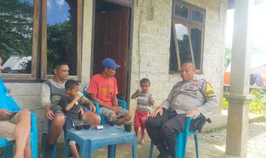 Bhabinkamtibmas-Bripka-Albertus-Rahmat-Berikan-Himbauan-Pilkada-Damai-di-Desa-Nenu