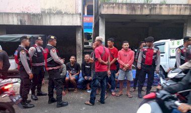 Patroli-Dialogis-Satuan-Samapta-Polres-Manggarai-di-Pasar-Impres-Ruteng