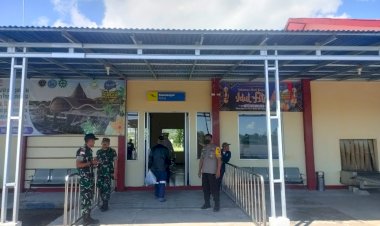 KP3-Udara-Frans-Sales-Lega-Ruteng-Melakukan-Giat-Pengamanan-Pesawat-Penumpang