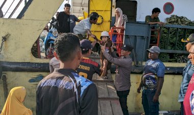 Kepentingan-Keselamatan:-KP3-Laut-lakukan-Pengamanan-Kapal-Penumpang-di-Pelabuhan-Laut-Reo