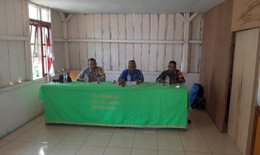 Bhabinkamtibmas-Sambang-di-Desa-Nggalak-peraih-Penghargaan-dari-Pemerintah-Kecamatan-Reok-Barat-atas-Penurunan-Angka-Stunting